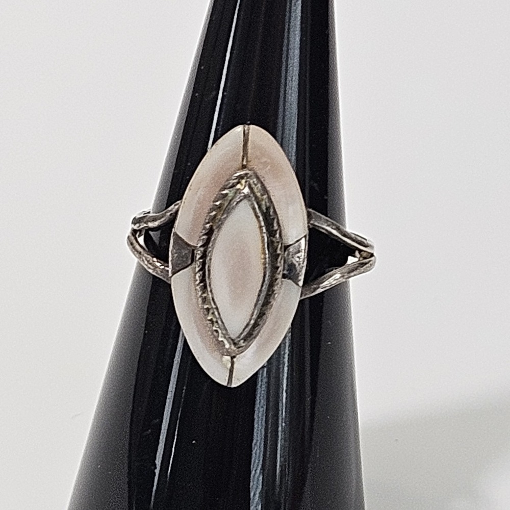 Vintage Signed Southwestern Sterling Silver Ring MOP Inlay Size 7